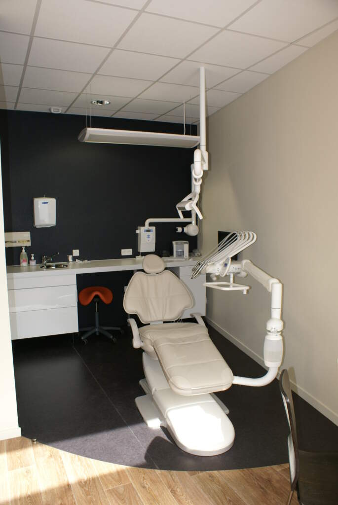 DSC00814 685x1024 - Création et aménagement d'un cabinet dentaire