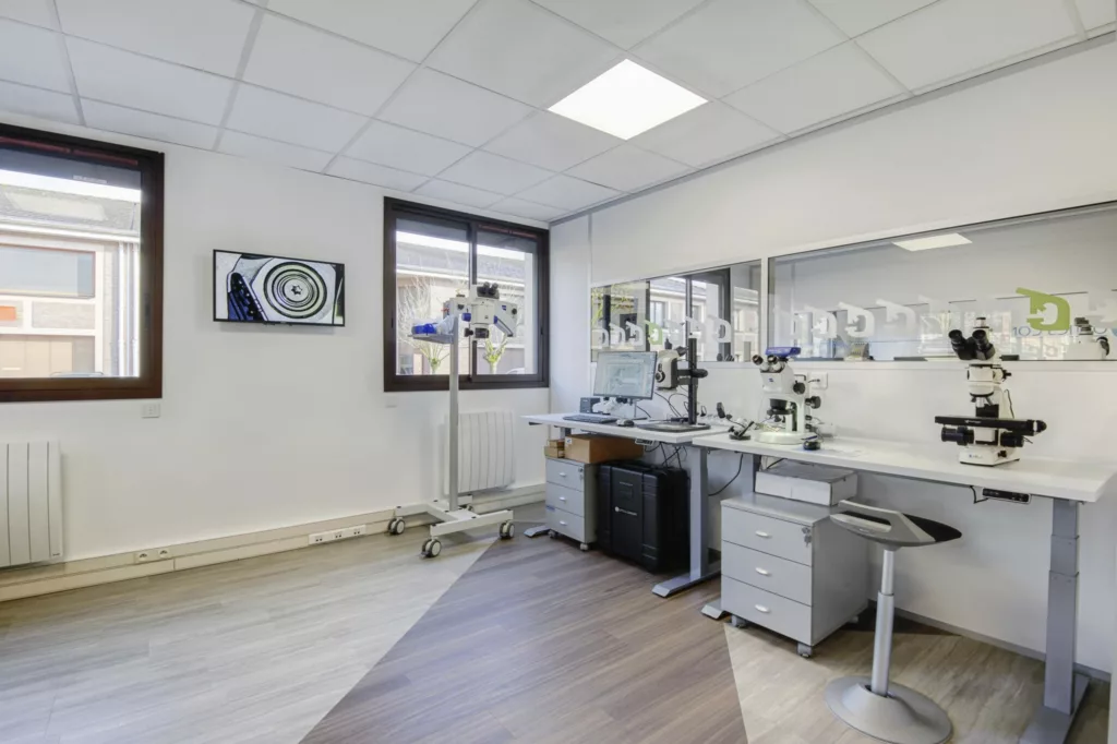 amenagement entreprise de composants optiques sur mesure 10 scaled 1024x682 - Aménagement d'un atelier d'optique