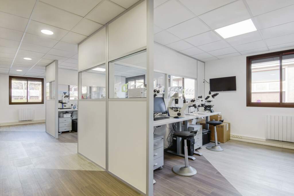 amenagement entreprise de composants optiques sur mesure 2 1024x683 - Aménagement d'un atelier d'optique