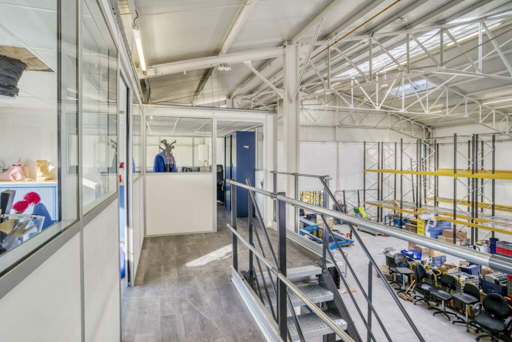 amenagement mezzanine batiment industriel 11 1024x684 - Création mezzanine et bureau dans bâtiment industriel