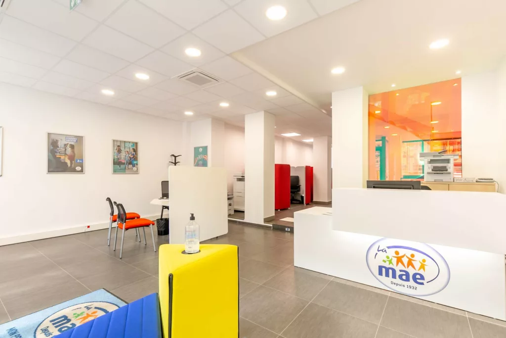 amenagement bureaux mutuelle paris 4 scaled 1024x683 - Création d'une agence mutuelle assurance à Paris 2ème