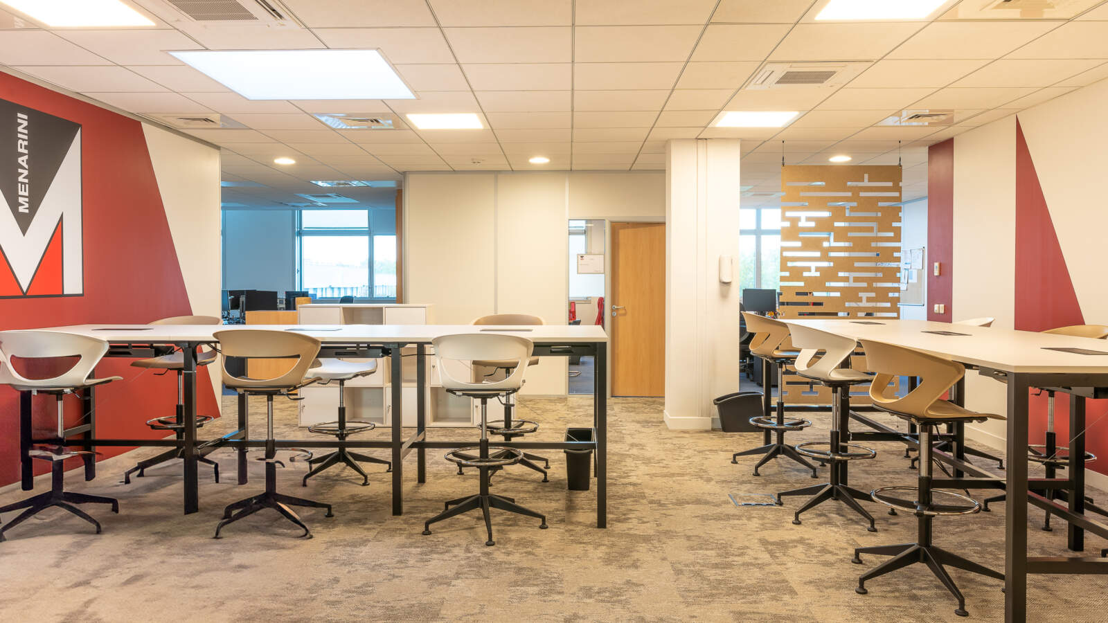 travaux de renovation locaux professionnels rungis 10 1600x900 - Acoustique bureau : 5 conseils pour un open space silencieux