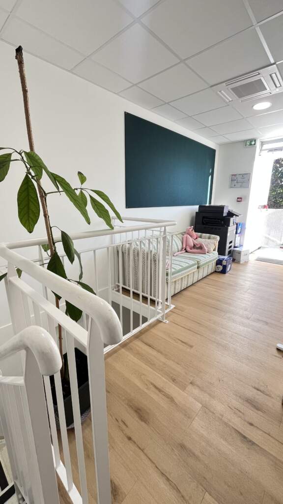 Rénovation locaux association Nanterre - vue escalier