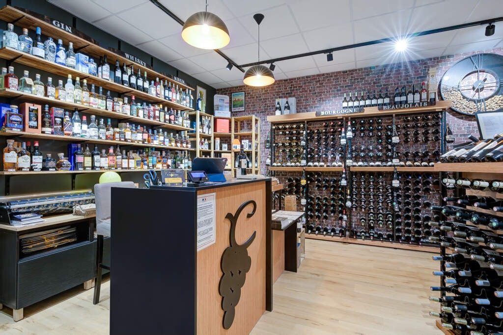 amanegament magasin cavavin voisins le bretonneux 3 1024x683 - Aménagement d’un magasin CAVAVIN à Voisins-le-Bretonneux