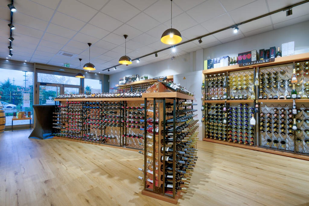 amanegament magasin cavavin voisins le bretonneux 6 1024x683 - Aménagement d’un magasin CAVAVIN à Voisins-le-Bretonneux