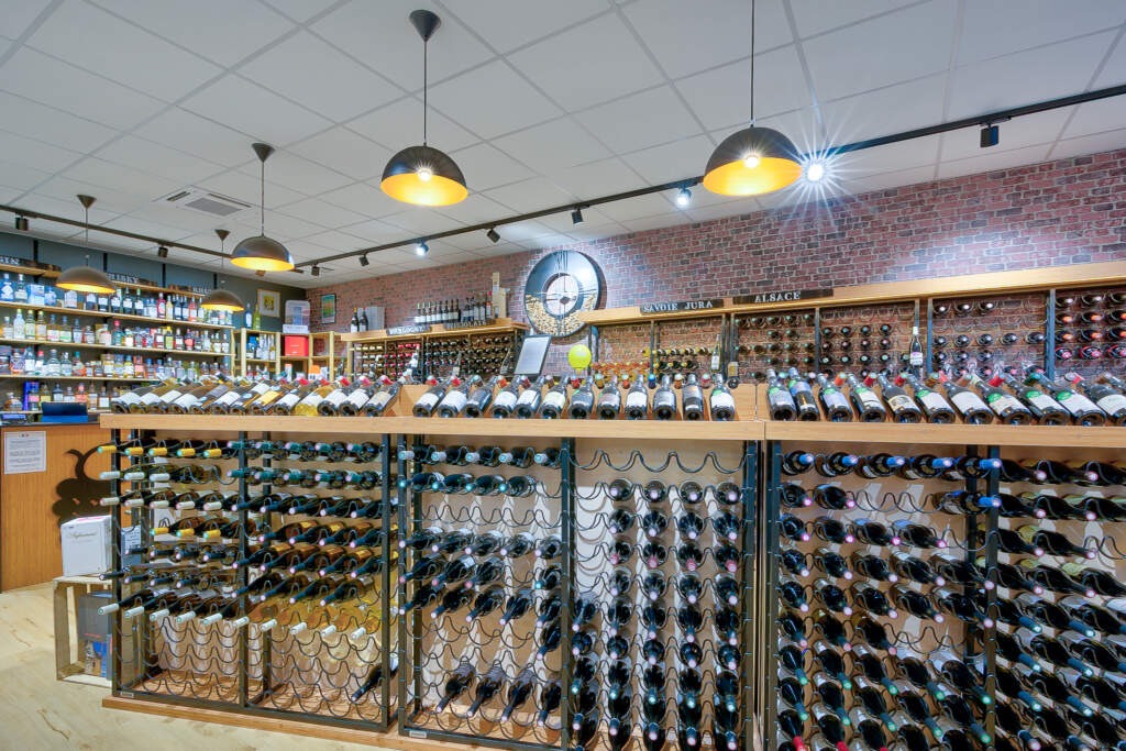 amanegament magasin cavavin voisins le bretonneux 7 1024x683 - Aménagement d’un magasin CAVAVIN à Voisins-le-Bretonneux