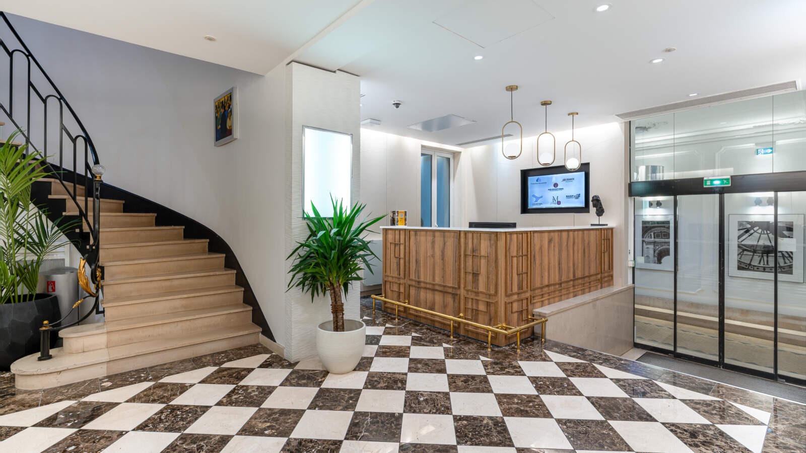 amenagement de bureaux premium paris 1 1 1600x900 - Rénovation d'Espaces de Coworking Premium à Paris