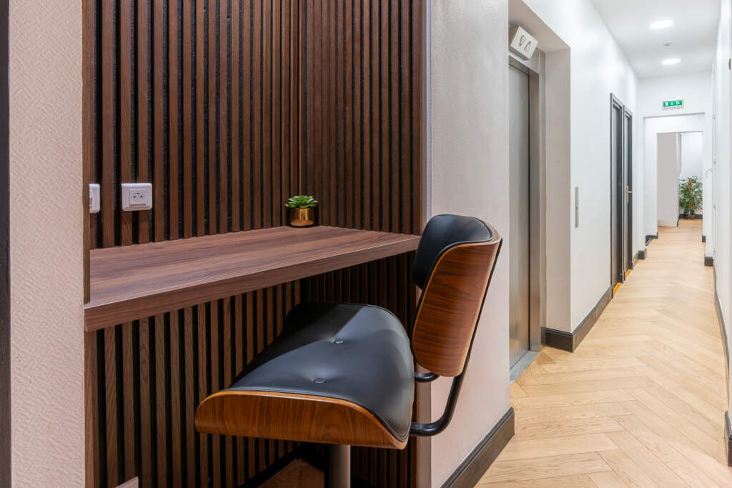 amenagement de bureaux premium paris 7 1024x683 - Rénovation d'Espaces de Coworking Premium à Paris