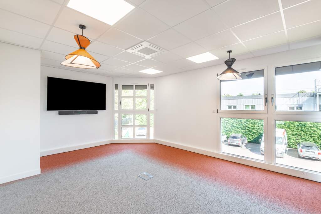 amenagement design salle de reunion visioconference 1024x683 - Travaux d'aménagement bureau Montigny le Bretonneux