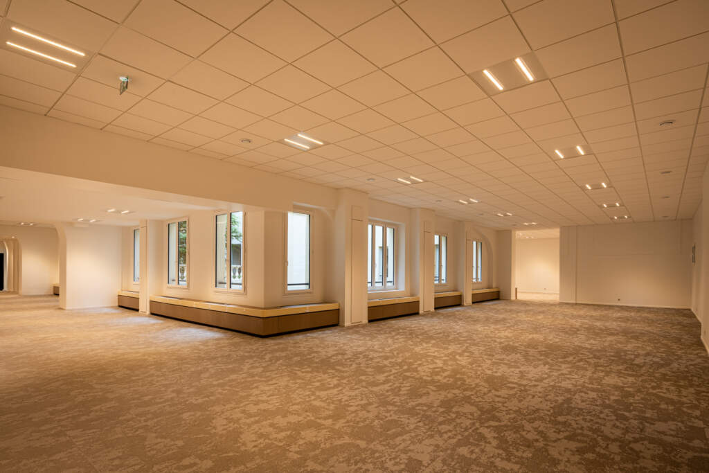 Aménagement plateau de bureaux open space avec traitement acoustique