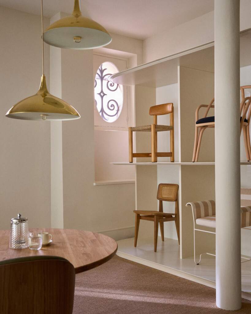 Agencement de showroom design et mobilier de bureau sur mesure à Paris